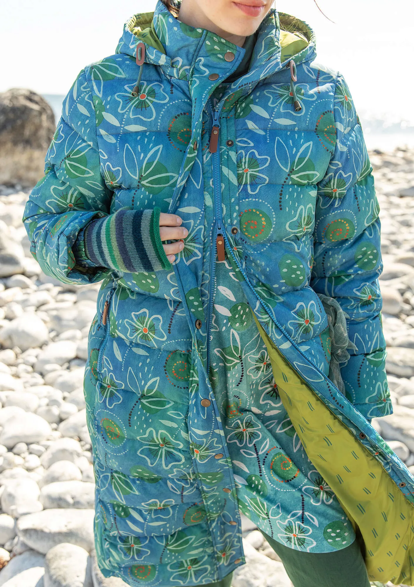 Gudrun Sjödén Dunkappa "Bhumika" återvunnen polyester/dun Indigofera Best