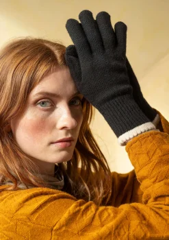 Gudrun Sjödén Fingervante i lammull Svart Hot