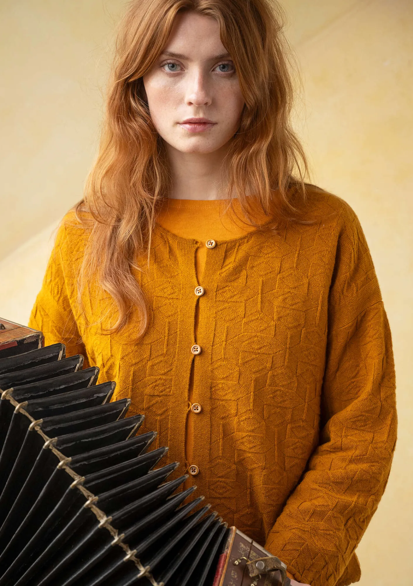 Gudrun Sjödén Kofta "Nova" i lammull Senap/melange New