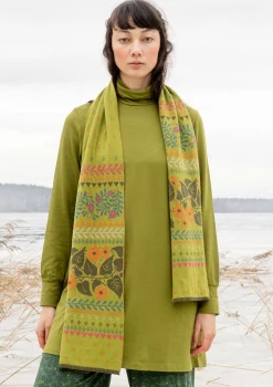 Gudrun Sjödén Stickad halsduk "Borealis" i ekologisk och återvunnen bomull/ull Avokado Hot