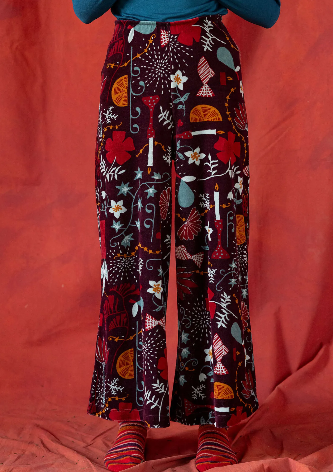 Gudrun Sjödén Velourbyxa "Fyrverkeri" i ekologisk bomull/återvunnen polyester Aubergine/mönstrad Outlet