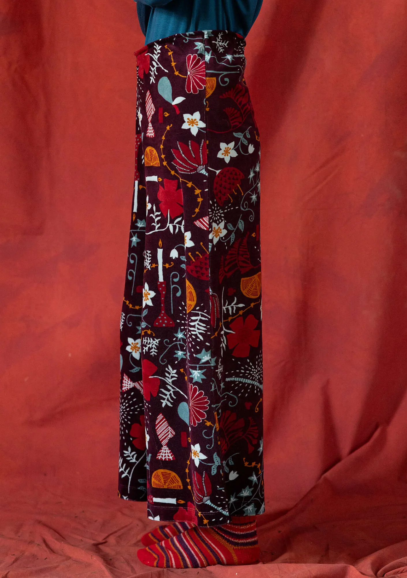 Gudrun Sjödén Velourbyxa "Fyrverkeri" i ekologisk bomull/återvunnen polyester Aubergine/mönstrad Outlet