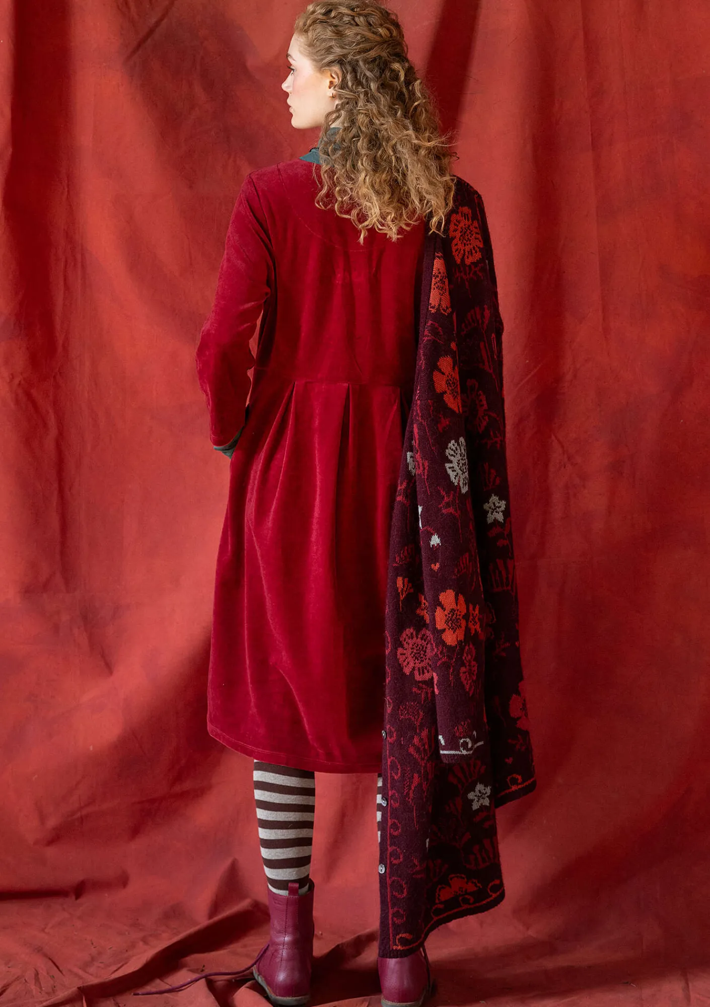 Gudrun Sjödén Velourklänning "Fyrverkeri" i ekologisk bomull/återvunnen polyester Granatäpple Outlet