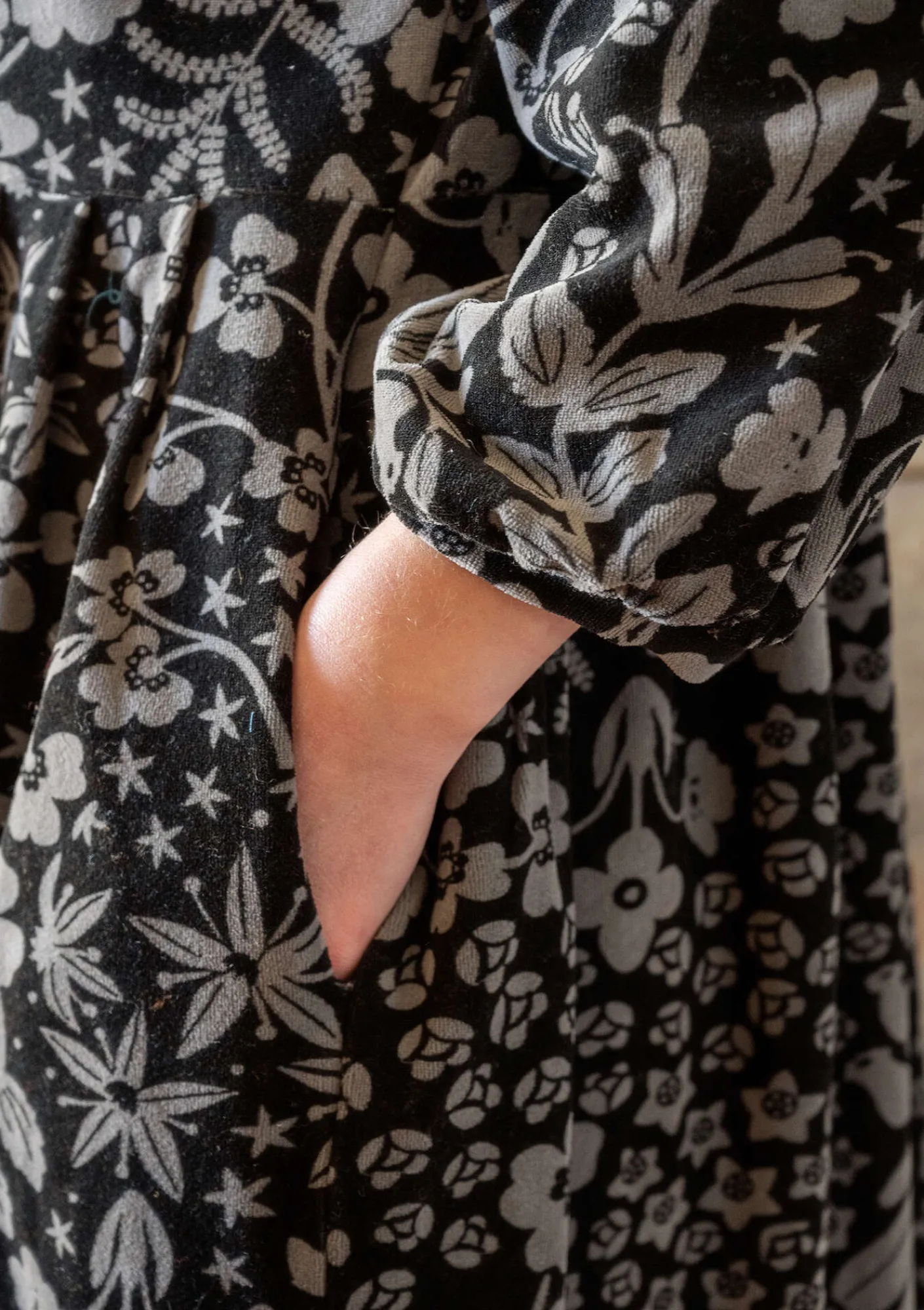 Gudrun Sjödén Velourklänning "Katla" i ekologisk bomull/återvunnen polyester Grafit Best