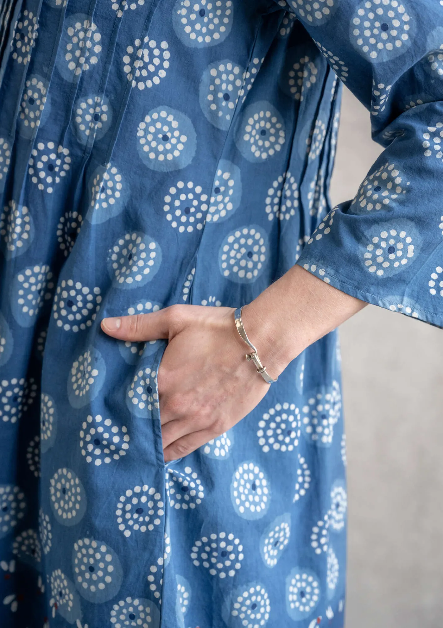 Gudrun Sjödén Vävd klänning "Clay" i ekologisk bomull Indigo New