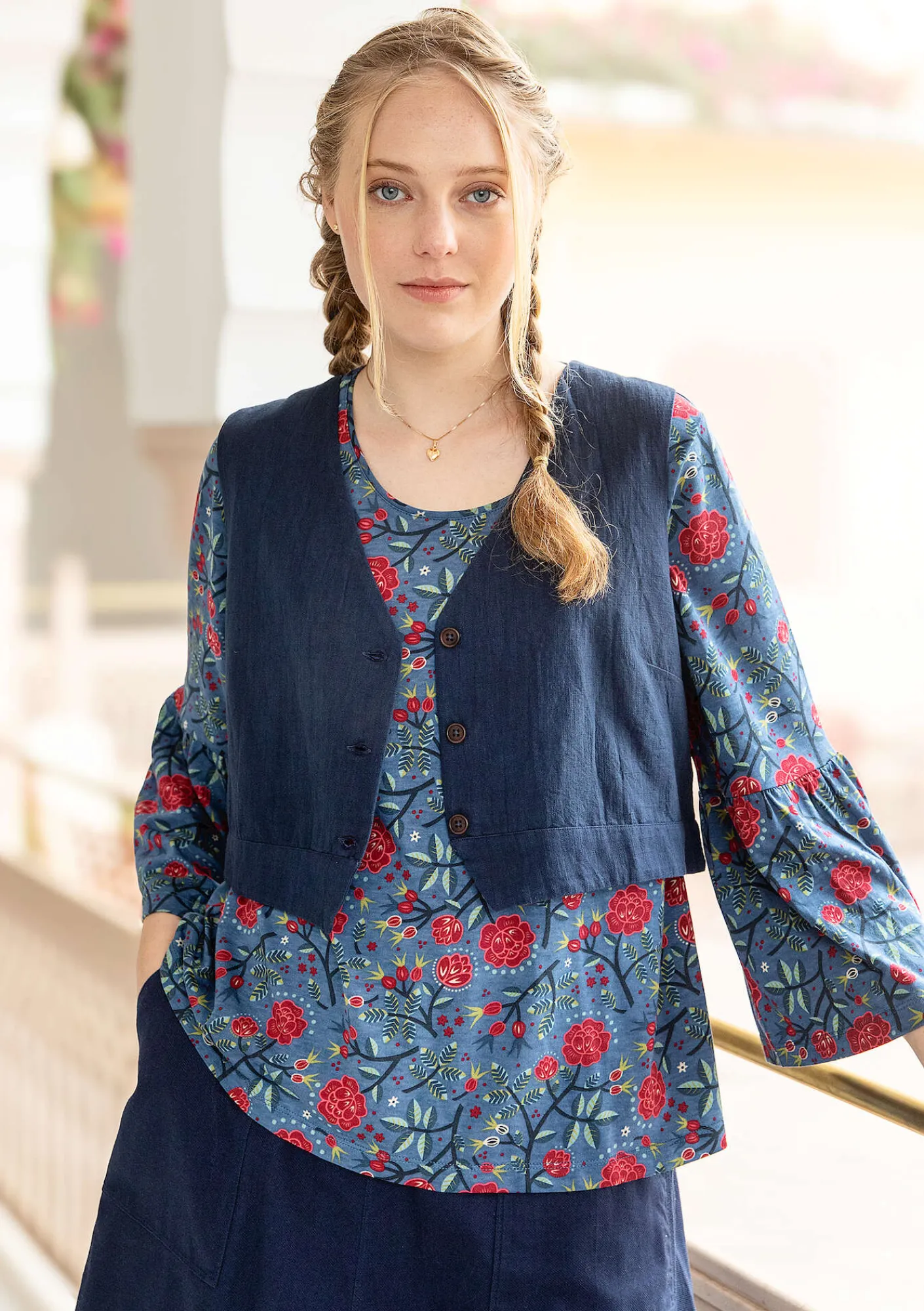 Gudrun Sjödén Vävd väst "Stina" i ekologisk bomull Bläck New